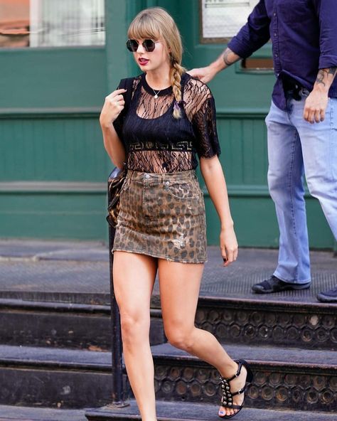 1,936 Likes, 7 Comments - Taylor fans (@swiftiesforever1) on Instagram: “Happy Hump Day 😘❤ #TaylorSwift” Cats Movie, Taylor Swift New York, Taylor Swift Fotos, Taylor Swift Legs, Taylor Swift New, Taylor Swift Web, Estilo Taylor Swift, Taylor Swift Outfits, Walk On The Wild Side