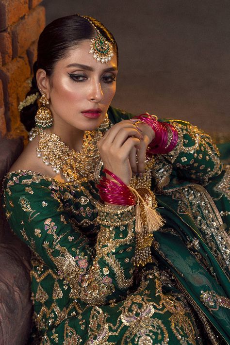 Mohsin Naveed Ranjha Design Studio. Nazneen Mohsin Naveed Ranjha, Floral Vases, Green Dupatta, Emerald Green And Gold, Walima Dress, Mehndi Dress, Bridal Lehenga Choli, Bridal Dress Design, Floral Vase