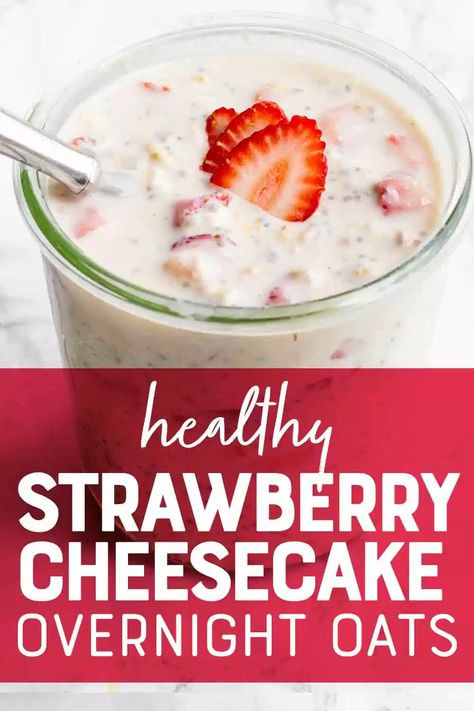 Healthy Strawberry Cheesecake, Strawberry Cheesecake Overnight Oats, Oatmeal Overnight, Cheesecake Overnight Oats, Overnight Oats With Yogurt, Healthy Oats, Strawberry Overnight Oats, Overnight Oatmeal Recipes, Dessert For Breakfast