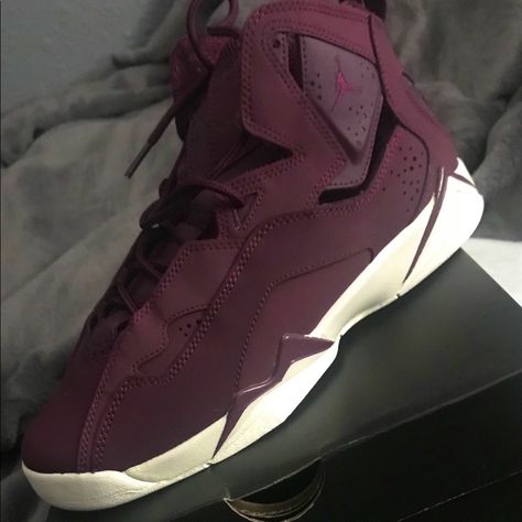 Color : Maroon Size : 7y / 8.5-9 Women New / Never Used Jordan True Flight, Cyberpunk Clothes, Air Flight, Jordan Red, Kids Jordans, Jordan Shoes, Cyberpunk, Kids Shoes, Flight