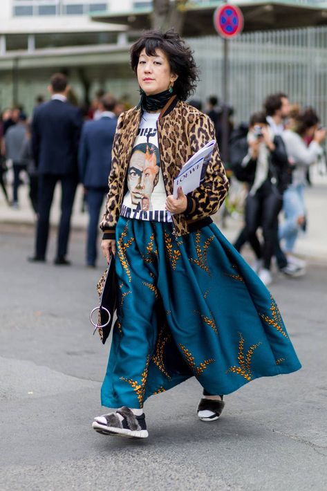 Newyork Streetstyle Fall, Newyorker Fashion Street, Dries Van Noten Street Style, Newyorker Fashion, Dries Van Noten 2022, Newyork Streetstyle, Eclectic Clothing Style, Eclectic Clothing, Nyfw Street Style