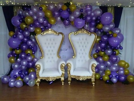 Balloon arch purple gold lavender latex with gold and white royal throne chairs in the ballroom of @onefinedaytx in Plano, TX  @cddesignstx  www.cddesignstx.com Royal Purple Gold And White Wedding, Purple Gold And White Wedding, Rose Gold And Purple Wedding, Balloon Arch Purple, 50th Birthday Purple, Gold Outdoor Wedding, Gold And Purple Wedding, Purple Party Ideas, Euphoria Birthday