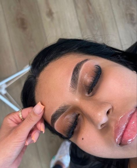 Thick Full Eyebrows, Brow Tech, 3d Eyelash Extensions, Best Lash Extensions, Lash Technician, Lashes And Brows, Lash Extensions Styles, Perfect Eyelashes, Lash Business