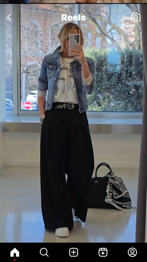 Slouchy Jeans Outfit Summer, Informal Outfits Woman, Wide Pants Winter Outfit, Casual 30 Year Old Outfits, Wide Leg Levis Outfit, Wide Leg Pants Outfit Shoes, Outfit Ideas For Petite Women Body Types, Closet Staples For Women Wardrobe Basics, Wide Leg Pants Fall Outfit