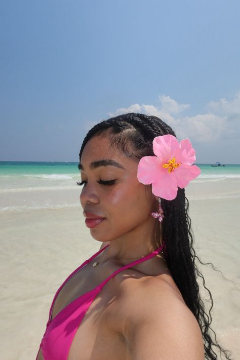 Vacation Pink Aesthetic, Outfit With Pink Hair, Beach Resort Aesthetic, Beach Girlies, Girl With Black Hair On Vacation, Coconut Girl Black Women, Black Girls Beach Aesthetic, Resort Pics, Resort Aesthetic