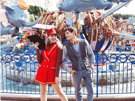 Disneyland Resort’s Fall Dapper Day dazzles guests in timeless Disney style Disney Dapper Day Outfits, Disneyland Outfit Ideas Winter, Disneyland Couple, Dapper Day Disneyland, Dapper Day Disney, Outfit Ideas Halloween, Disneyland Outfit Ideas, Disney Bounding Ideas, Outfit Ideas February