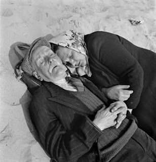 ' Grow Old With Me, Image Couple, Elderly Couples, Growing Old Together, Vintage Couples, Vivian Maier, Old Couples, Lasting Love, Meaning Of Love