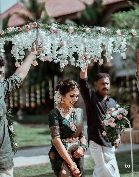 Goddess Bride, Bride Entry, Photographer Couple, Kerala Bride, Hindu Bride, South Indian Weddings, Indian Wedding Planning, South Indian Wedding, Indian Weddings