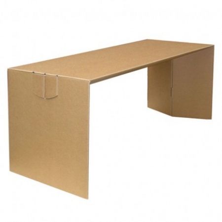 Bureau-Table pliable en carton - cardboard desk Carton Diy, Upcycle Plastic, Wood Table Diy, Cardboard Crafts Diy, Cardboard Design, Paper Furniture, Work Office Decor, Building Furniture, Cardboard House