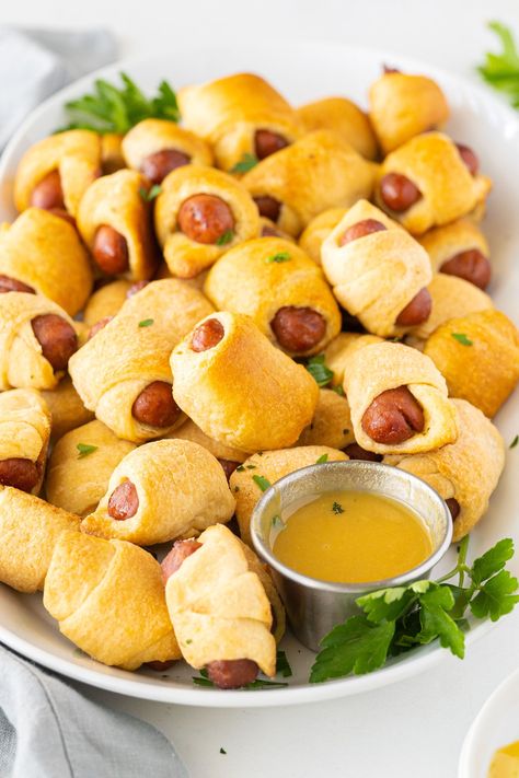 How to make classic pigs in a blanket, everyone's favorite party appetizer! Use cocktail wieners or sliced hot dogs for the kids. Hot Dog Appetizers, Cocktail Wieners, Favorite Party Appetizers, Sausage Appetizers, Cocktail Sausages, Delicious Appetizer Recipes, Pigs In A Blanket, Party Appetizer, Finger Food Appetizers