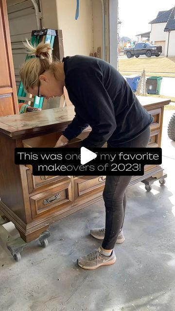 Revisiting one of my favorite makeovers from 2023 with a step by step on how to achieve the same look & be sure to save and share for fut... | Instagram Office Furniture Makeover, Diy Furniture Upholstery, Vintage Furniture Makeover, Diy Furniture Flip, Furniture Remodeling, Refinishing Furniture Diy, Transforming Furniture, Upcycled Furniture Diy, Furniture Flips