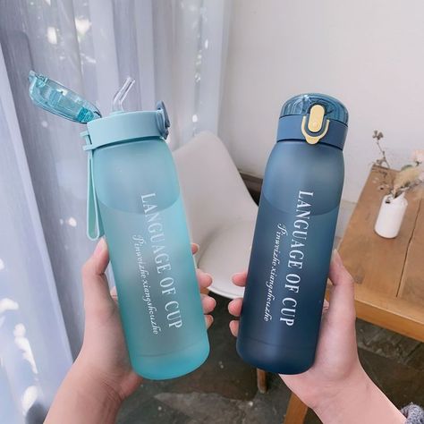 Plastic Water Bottle With Straw Tumblr Bottle, Clear Water Bottle, Stylish Water Bottles, Trendy Water Bottles, Cute Water Bottles, Sports Bottle, Drinking Bottle, Bottle With Straw, Water Bottle Design