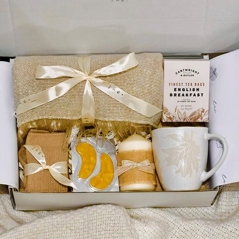 Hygge Box, Send A Hug, Christmas Gift For Friends, Floral Soap, Hygge Gifts, Cozy Hygge, Style Socks, Care Box, Sending Hugs