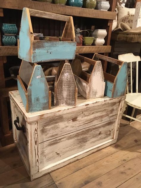 Fall Wood Projects That Sell, Wood Tool Box, Scrap Wood Crafts, Barn Wood Crafts, Barn Wood Projects, Wood Scraps, Wood Projects That Sell, Rustic Crafts, Repurposed Wood