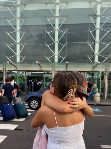 long distance bff Goodbye Photo Ideas, Saying Goodbye Airport Aesthetic, Airport Goodbye Aesthetic, Goodbye Instagram Story, Airport Goodbye, Saying Goodbye To Friends, Goodbye Photos, Sza Songs, Platonic Soulmates