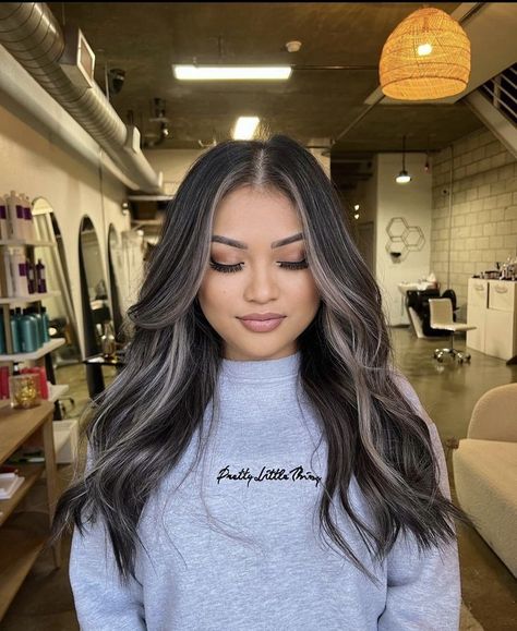 Ash Brown Hair Balayage, Ash Blonde Hair Balayage, Rambut Brunette, Blonde Highlights On Dark Hair, Black Hair Balayage, Brown Hair Looks, Ash Hair Color, Brown Hair Inspo, Brunette Hair With Highlights