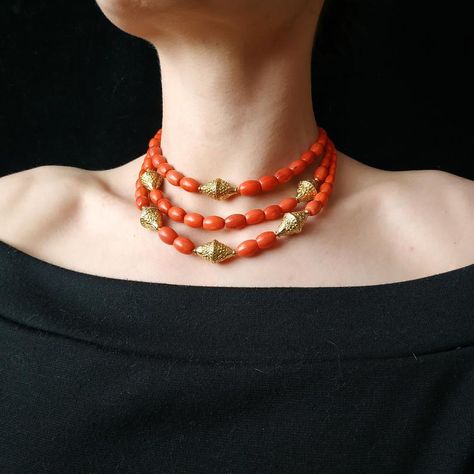 Coral Choker Necklace, Coral Necklace Designs, Coral Jewelry Necklace, Coral Jewelry Vintage, Red Coral Jewellery, Coral Jewelry Set, Antique Gold Jewelry Indian, Bamboo Coral, Pearl Jewelry Wedding