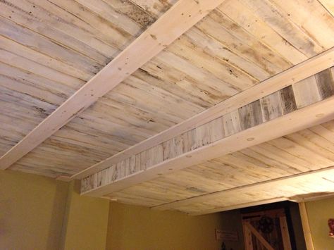 Ceiling made from whitewashed pallets White Pallet, Plywood Ceiling, Basement Finish, Garage Ceiling, Wooden Ceiling, Diy Basement, Pallet Boards, Wood Ceiling, Garage Interior