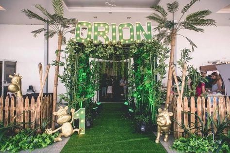 Orion’s Jungle Safari Adventure Themed Party – Entrance Jungle Theme Entrance, Entrance Board, Festa Safari Baby, Safari Theme Birthday Party, Jungle Theme Birthday Party, Jungle Theme Parties, Party Entrance, Lion King Birthday, Jungle Theme Birthday