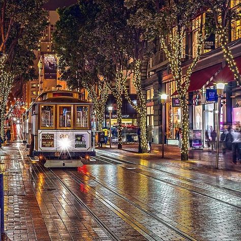 San Francisco, California. Cablecars & Trolleys. Learn more: BasilHealth at www.basilhealth.com Christmas San Francisco, Christmas In San Francisco, San Francisco Cable Car, Christmas In The City, San Francisco City, San Francisco Travel, San Fran, San Francisco Bay, San Francisco Bay Area