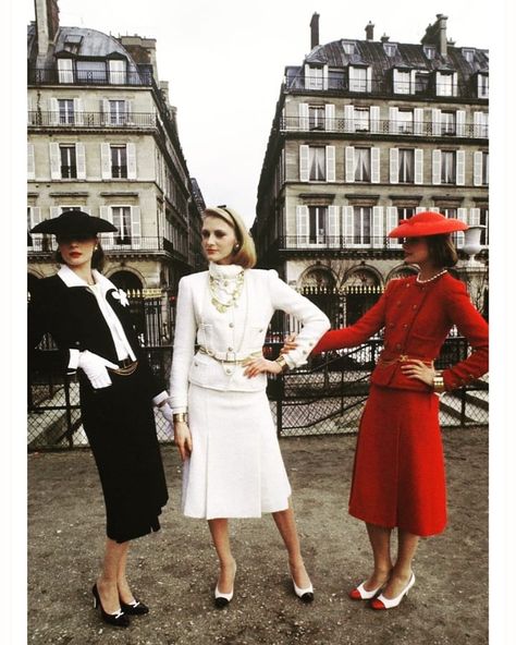 • Chanel 1983• Haute Couture Style, Street Style Vintage, Vintage Street Fashion, Vintage Street Style, Fashion 1980s, Chanel Suit, Mode Chanel, House Of Chanel, Amy Jackson