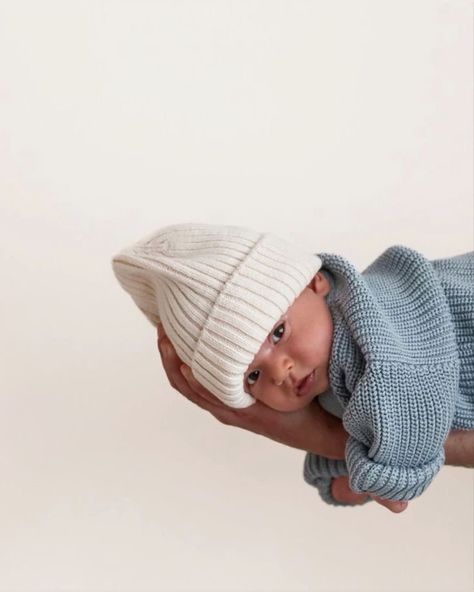 Newborn Family Photos, Newborn Baby Photoshoot, The Cardigans, Baby Inspiration, Foto Baby, Newborn Shoot, Chunky Knit Cardigan, Newborn Photoshoot, Baby Family