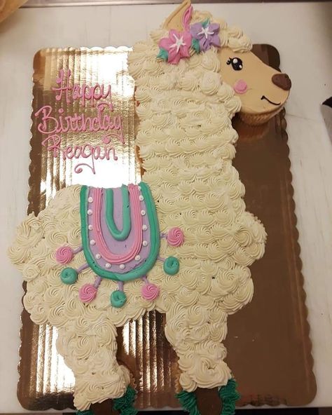 Llama Birthday Cupcakes, Lama Cupcake Cake, Llama Cake Diy, Llama Pull Apart Cupcakes, Llama Birthday Cake Ideas, Llama Cupcakes Ideas, Llamacorn Birthday Cake, Llama Cake Birthdays, Alpaca Party Ideas