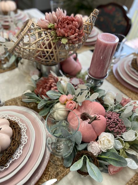 Early Fall Decor, Thanksgiving Decorations Diy Table, Pink Thanksgiving, Fall Mantle Decor, Fall Mantle, Fall Decor Inspiration, Fall Bridal Shower, Fall Deco, Fall Thanksgiving Decor