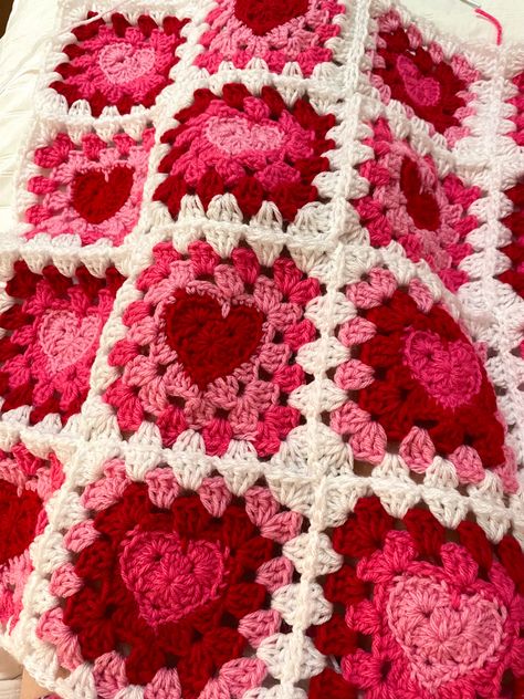 Heart Granny Square Blanket, Heart Granny Square, Heart Pants, Crochet Fairy, Crochet Design Pattern, Beginner Crochet Projects, Granny Square Blanket, Crochet Fashion Patterns, Square Blanket