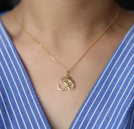 fine pure 925 sterling silver 41 5cm chain high polish sparking gold color women ohm om india symbol yoga necklace Om India, Gold Pendants For Men, Om Necklace, Locket Design, Om Pendant, Yoga Necklace, Gold Gift Boxes, Om Symbol, Spiritual Symbols