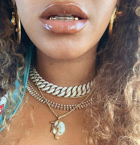 Dripping gold: To top things off, she shared two photos of herself rocking a set of minimal gold grills on her teeth along with layers of gold chain necklaces Grill Teeth Female, Grillz Teeth Female, Grillz Aesthetic, Gold Teeth Grills, Girl Grillz, Grillz Teeth, Grill Ideas, Gold Grill, Grills Teeth