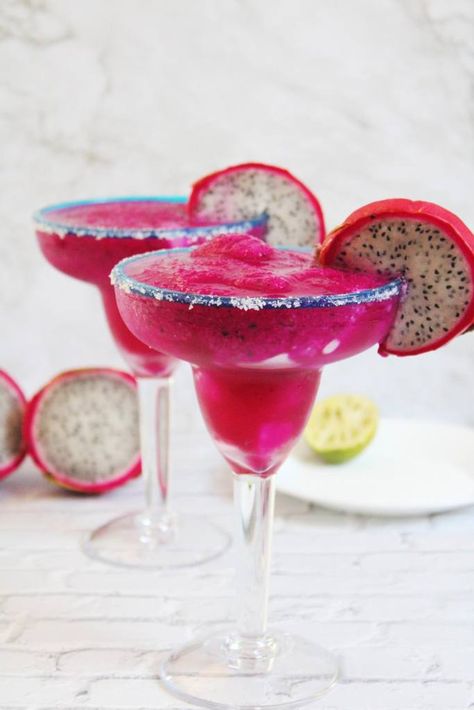 Dragon Fruit Tequila Drink, Dragon Fruit Cocktail Drinks, Dragonfruit Margarita, Dragon Fruit Margarita Recipe, Fruit Margarita Recipe, Dragon Fruit Cocktail, Fruit Wine Recipes, Frozen Dragon Fruit, Dragon Fruit Drink