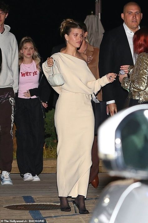 Sophia Richie Outfits, Beige Dress Outfit, Sophia Richie Style, Rande Gerber, Sophia Richie, Amanda Steele, Tights And Heels, Sofia Richie, Dinner Outfits