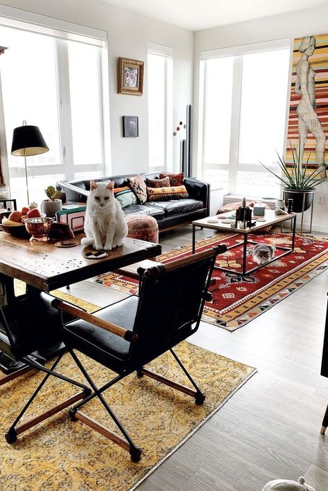 Living Room Turkish Rug, Turkish Modern Interior, Turkish Apartment Interior Design, Turkish Rugs Living Room, Turkish House Interior, Turkish Apartment, Turkish Carpet Living Room, Turkish Interior Design, Apartment Decor Black