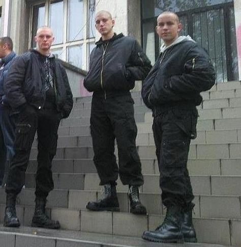 Skinhead Aesthetic, Skinhead Boots, Skinhead Fashion, Military Photography, Big Women Fashion, Aesthetic Indie, Masked Man, Punk Goth, 영감을 주는 캐릭터