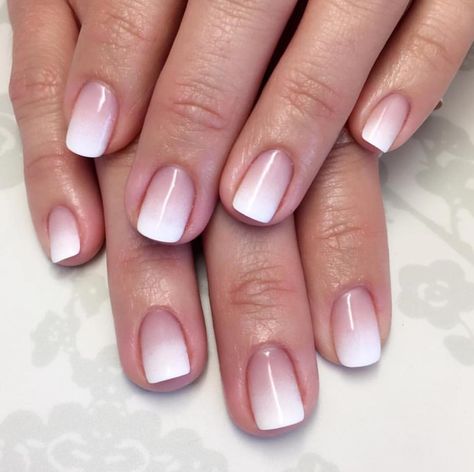 French tip blend                                                                                                                                                     More Stars Nails, Unghie Sfumate, Nail Polish Trends, Nails Square, Nail Art Ombre, Nail Polish Designs, Dipped Nails, Manicure Y Pedicure, Nail Arts