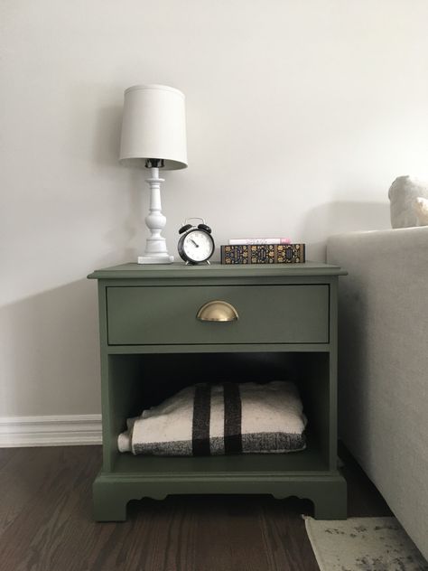 Sage Green End Table, Night Stand Flipping Ideas, Refinished Side Tables Ideas, Dark Green Nightstand, Night Stand Painting Ideas, Bedside Table Flip, Sage Green Nightstand, Cute Nightstands Aesthetic, Nightstand Color Ideas