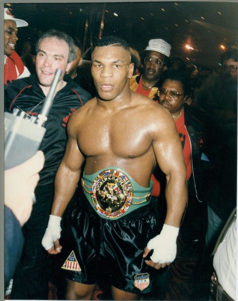 A young Iron Mike Tyson. Mike Tyson Shirt, Frank Bruno, Mighty Mike, Mike Tyson Boxing, Iron Mike Tyson, Muhammad Ali Boxing, Boxing Legends, Boxing Images, Iron Mike