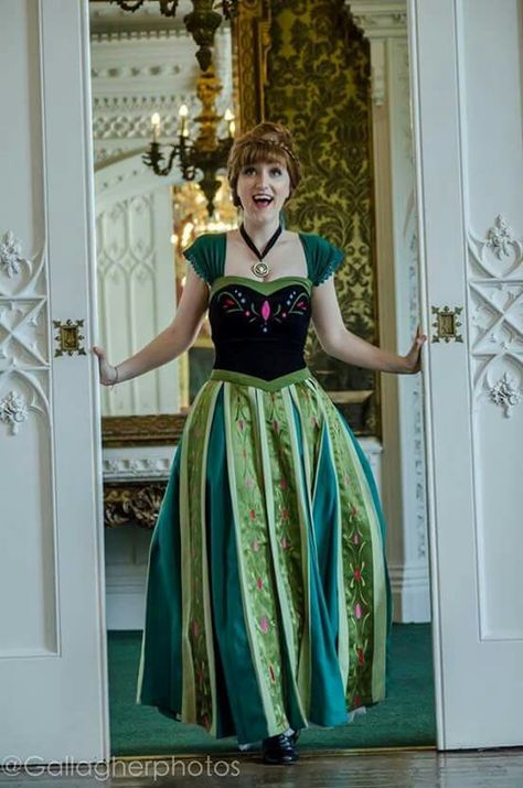 Princess Anna Cosplay, Anna Frozen Cosplay, Royal Cosplay, Frozen Coronation, Princess Shoot, Anna Coronation Dress, Anna Dress Frozen, Anna Coronation, Princess Shot