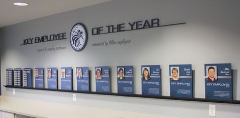 Employee Recognition Wall, Employee Recognition Ideas, Waiting Room Design Reception Areas, Fame Ideas, Office Open Plan, Recognition Ideas, Balcony Glass Design, Waiting Room Design, Classroom Interior