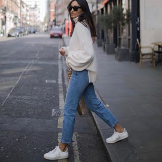 Hannah Cocobeautea, Zapatillas Veja, Basket Veja, Trainers Outfit, London Vibes, Sneaker Outfits Women, Jeans Outfit Women, London Outfit, Veja Sneakers