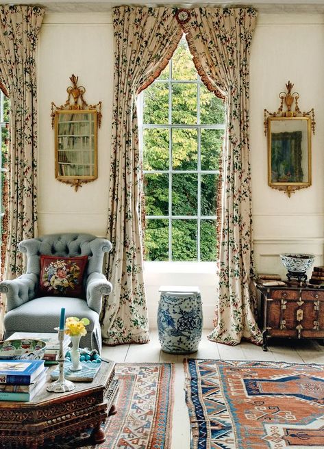 Window Pelmets, British Interior Design, Glam Pad, British Interior, Townhouse Designs, Timeless Interiors, English Country House, Painted Paneling, Decoration Inspiration