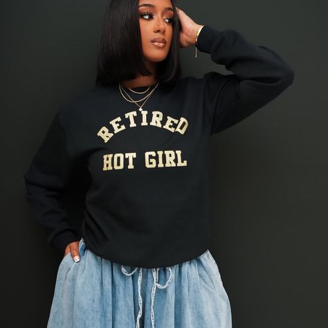 When your sweatshirt speaks louder than words. Make a statement without saying a thing. 🔥 #StatementSweatshirts #BoldLooks #EffortlessStyle Party Casual Outfit Night, Cozy Movie Night Outfit, Outfits For Birthday Parties, Adult Tea Party Outfit, Black Woman Streetwear, Cute Church Outfits Black Women, Sorority Outfit Ideas, Chic Fall Outfits Classy, Baddie Business Outfits