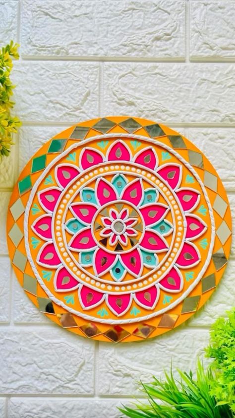 Lippan Art Design Drawing Sketch, Lippan Art Rangoli For Diwali, Lippan Art Rangoli, Lippan Art Design Mirror Work On Canvas, Clay And Mirror Craft, Lippan Art For Diwali, Lippon Art Designs, Lippan Art Mirror Wall, Clay Mirror Art