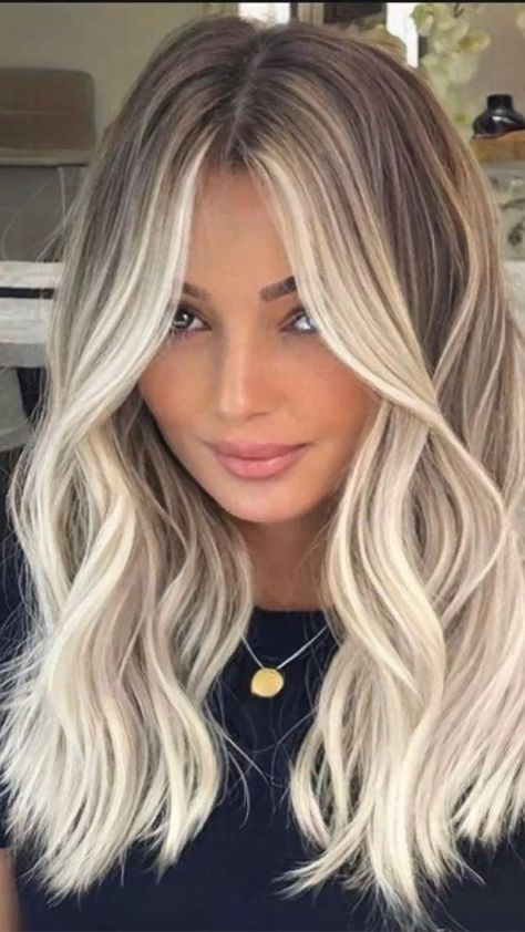 Bright Blonde Ombre, Baliage On Blonde Hair, Baliage Blonde Highlights, Highlights Blonde Brown Hair, Platinum Blonde Hair On Dark Hair, Shadowroot Blonde Balayage, Blonde Shadow Root With Lowlights, Shaded Roots Blonde Hair, Platinum Lived In Blonde