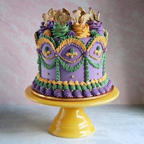 Bakey Bakes on Instagram: "It’s the day before Mardi Gras and seems like as good a time as any time to post this vintage Mardi Gras inspired cakey cake! Carnaval, as I know it back home was always a festive and happy time that I have fond memories of (although I could have done without the stink bombs…hopefully that’s not still a thing). Growing up I always saw Carnaval as Portugal’s Halloween 😆 Getting to dress up and pulling pranks in eachother. Anyway, I hope I did this cake justice and gave Mardi Gras Party Cake, Mardi Gras Theme Birthday Cake, Mardi Gras Cake Pops, Mardi Gras Cakes, Mardi Gras Cake Ideas, Mardi Gras Birthday Cake, 40th Anniversary Ideas, Mardi Gras Desserts, Grass Cake