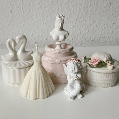 Estilo Shabby Chic, Pink Girly Things, Antique Stores, Room Aesthetic, Dream Room, Future House, Clay Art, Pretty Flowers, Room Inspo