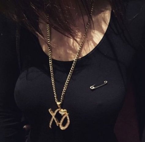 XO Necklace #pretty #fashion Xo Necklace, House Of Balloons, Estilo Hippie, Miss Dior, Star Girl, The Weeknd, Bella Hadid, Girl Icons, Girly Things