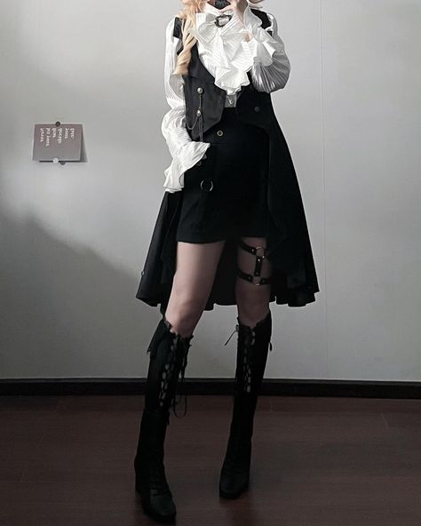 🤩Prince style Ouji fashion outfit: tailed waistcoat, high waist shorts and black/ white long sleeves shirt. 👉Search 'EGYOD-' on devilinspired.com #devilinspired #oujifashion #oujistyle #princestyle #ouji #lolitacoord #lolitafasion Prince Style, Devil Inspired, Ouji Fashion, Rabbit Clothes, White Long Sleeves, White Long Sleeve Shirt, High Waist Shorts, Lolita Fashion, Fashion Outfit