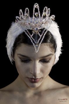 Swan Lake Headpiece, Swan Lake Costumes, Ballet Tiaras, Ballet Headpieces, Ballet Hairstyles, Swan Lake Ballet, Ballet Bun, Ballet Images, Ballet Russe